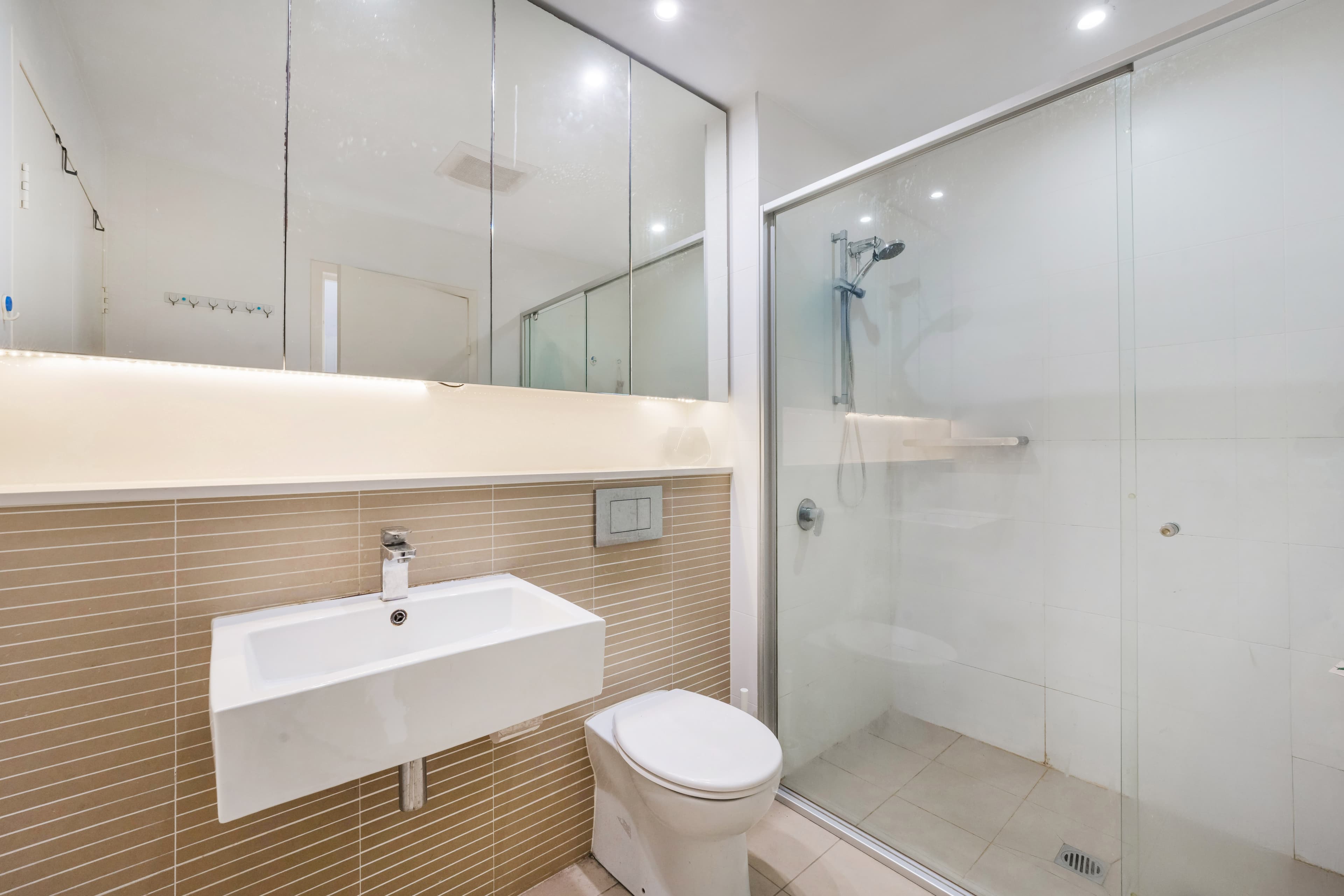 Spacious Family Home - Image 10