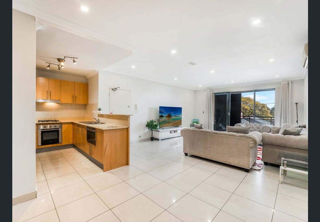 Spacious First Floor Unit - Image 2