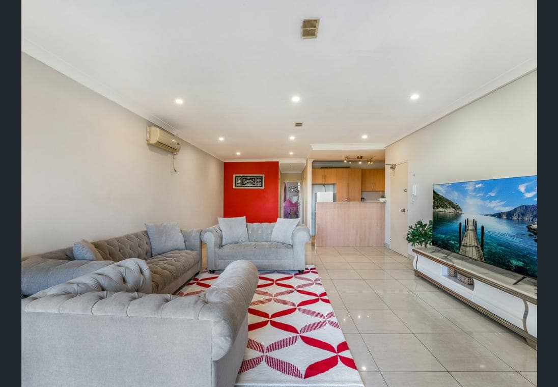 Spacious First Floor Unit - Image 4