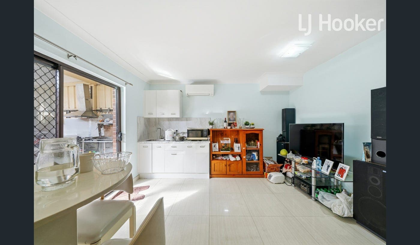 Unique Townhouse! - Image 5