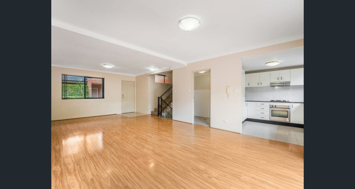 3 Bedroom Townhouse in Prime Location - Image 8